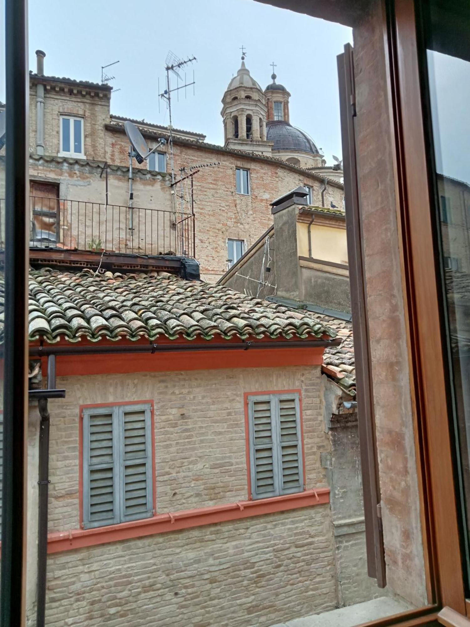 Camere Via Crispi Centro Storico Macerata Exterior foto
